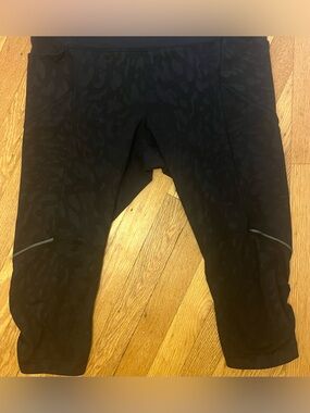 Lululemon Stash It Cropped Women’s Animal Swirl Embossed Black Camo Pants (10)